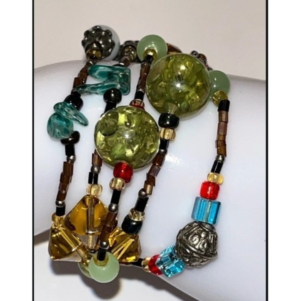 Multicolored faceted Beads Crystal Metallic Accents Five Strand Stretch Bracelet